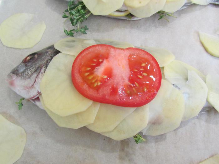 Рыба в картофельной шубке с ароматными травами