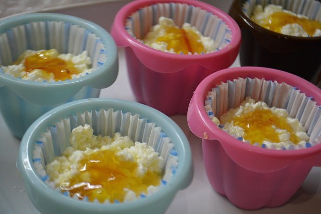 Кексы с творожной начинкой и апельсиновым джемом