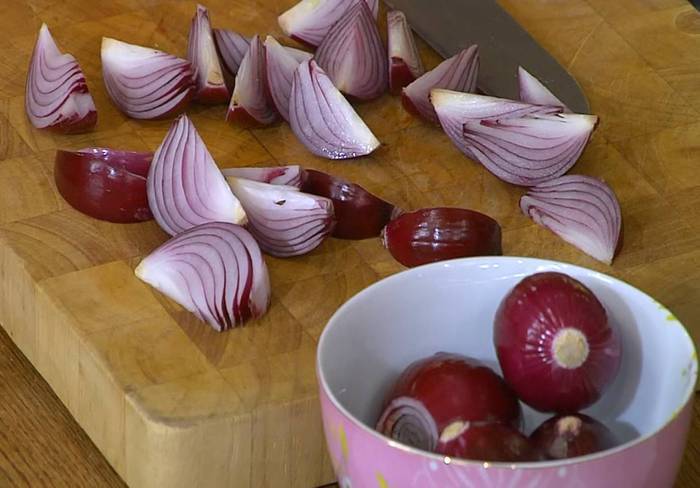 Свинина, томленная с помидорами