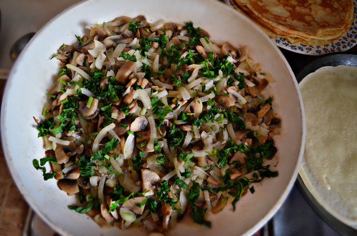 Блинная запеканка с шампиньонами