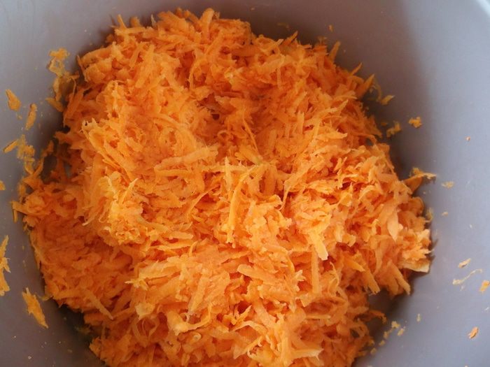 Отличная закуска из кальмаров и овощей