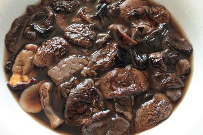 Рис с капустой и сушеными грибами