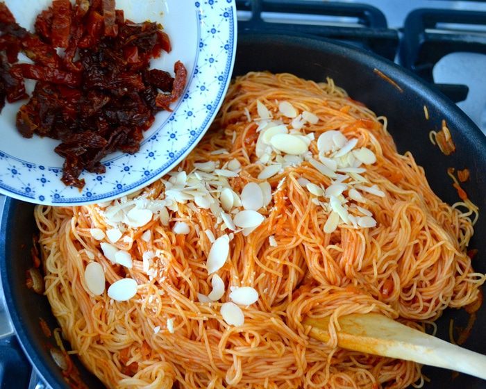 Паста в песочных корзиночках