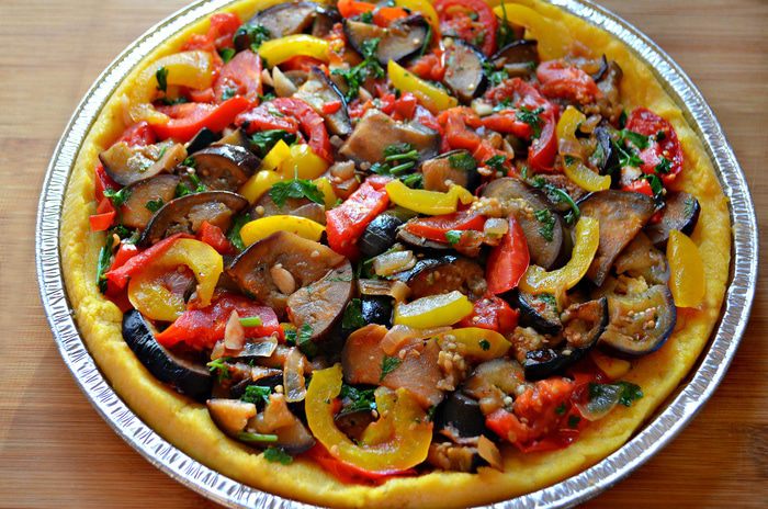 Пирог из поленты с овощами
