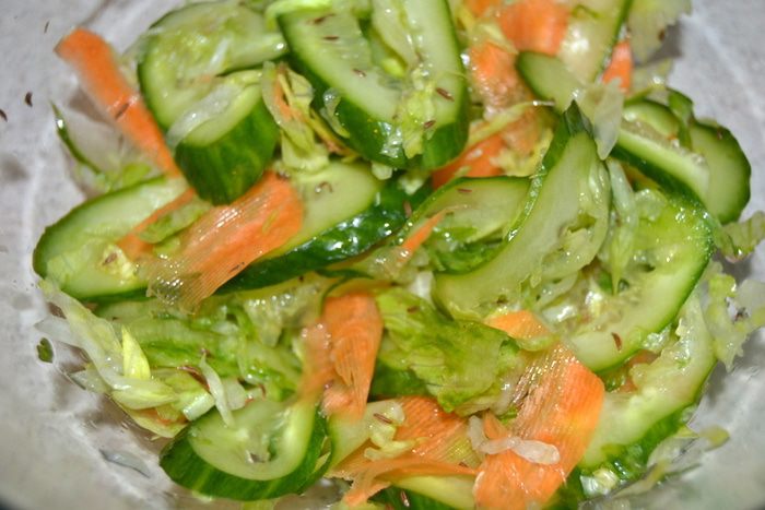 Бургер с индейкой и сочными овощами