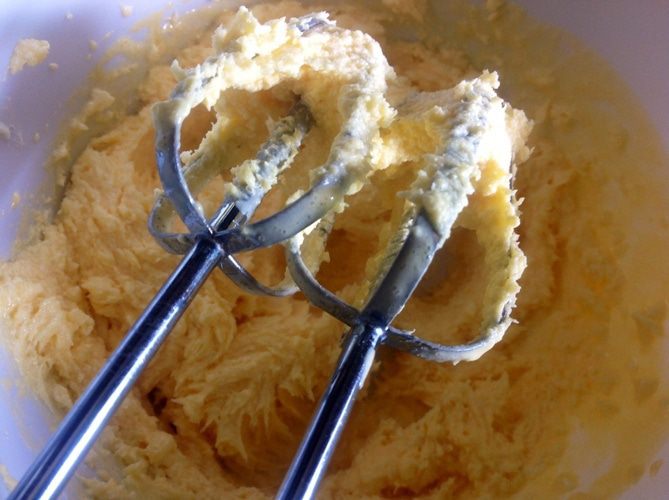 Кростата с яблоками и корицей