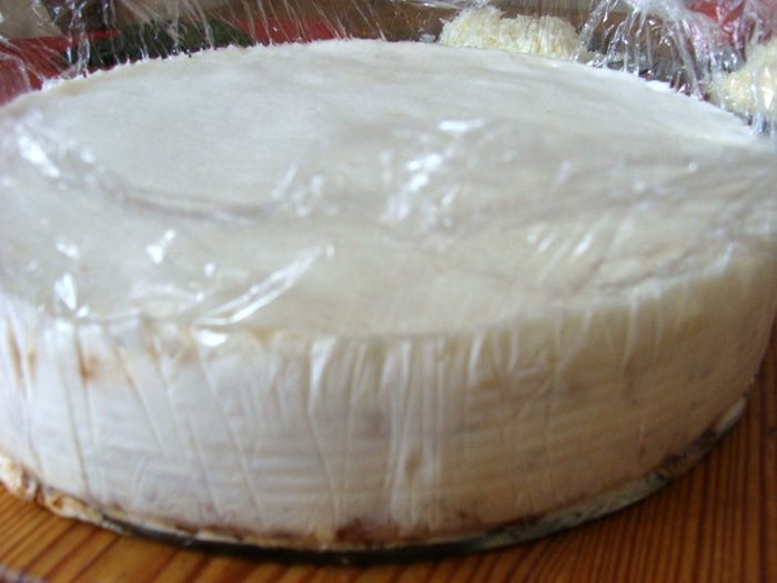 Закусочный сырно-сливочный торт с курицей