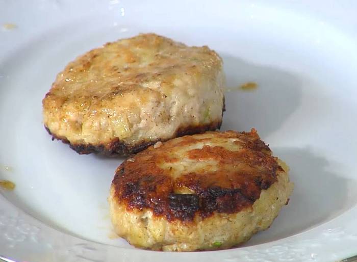 Котлетки из курицы с яблоком 