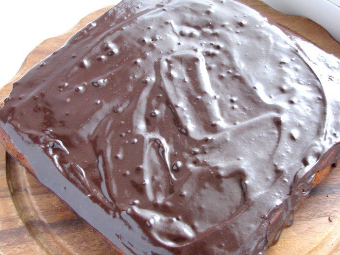 Чайный медовик с грецкими орехами