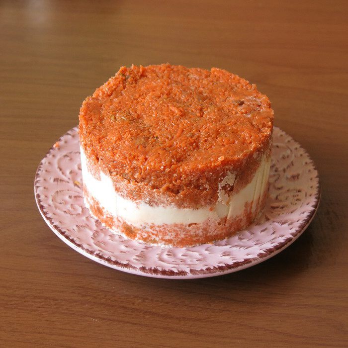 Морковный сырой торт