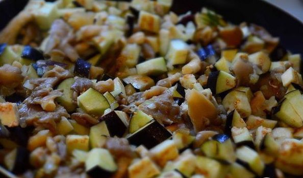 Жульен с вешенками и баклажанами