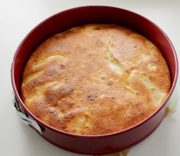 Пирог с творогом и яблоками