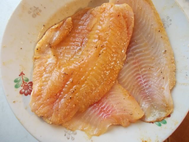 Филе морского окуня в шубке из грибов, сыра и сладкого перца