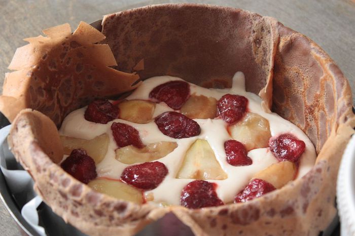 Муссовый торт с шоколадными блинами