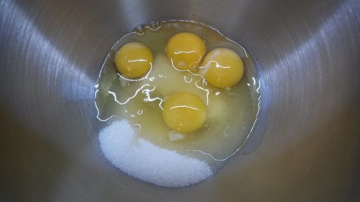 Шоколадный пирог с булочками