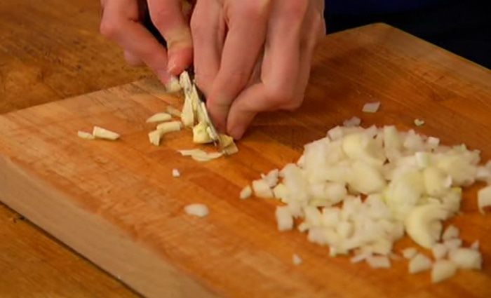 Суп-пюре из чечевицы и фасоли с трюфелем