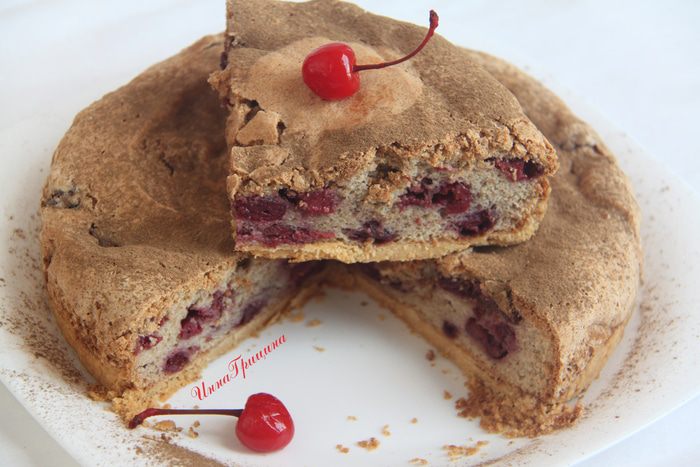 Кунжутный пирог с вишней 