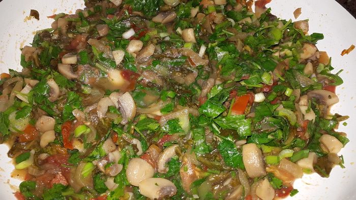 Открытые постные пироги с картофелем, грибами и щавелем