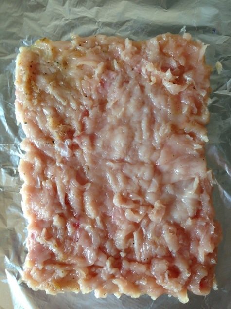 Куриный рулет с омлетом и охотничьими колбасками