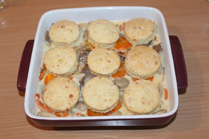 Грибы с сырными сконами