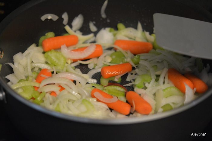 Тушеные ребрышки с овощами