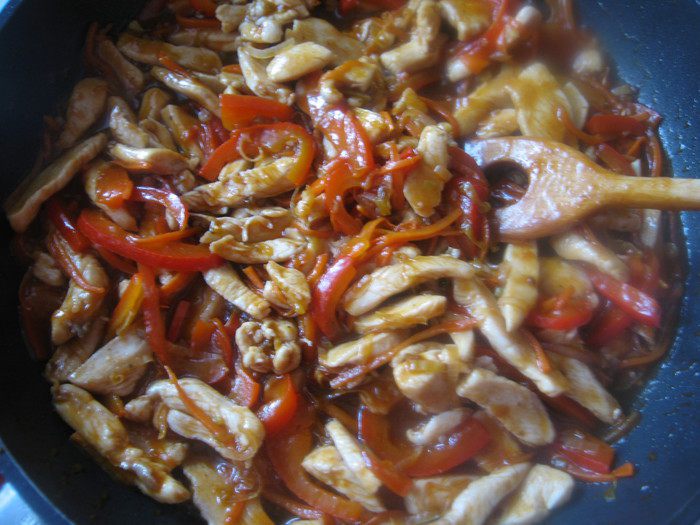 Курица с овощами  в кисло-сладком соусе