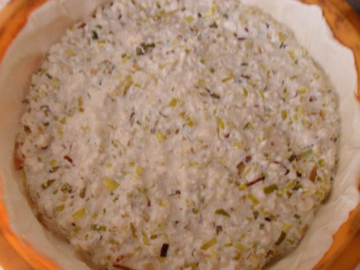 Нежный киш с луком-пореем и соевым сыром
