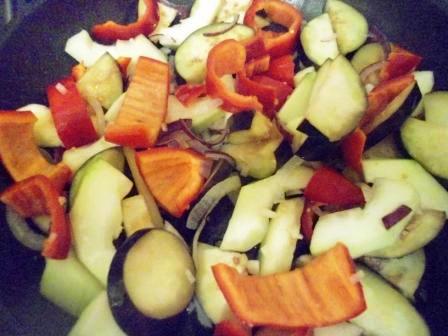 Запеченные овощи под картофельно-сырной корочкой