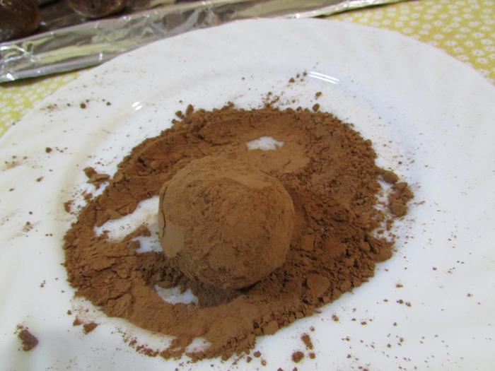 Трюфель с авокадо и арахисовой пастой