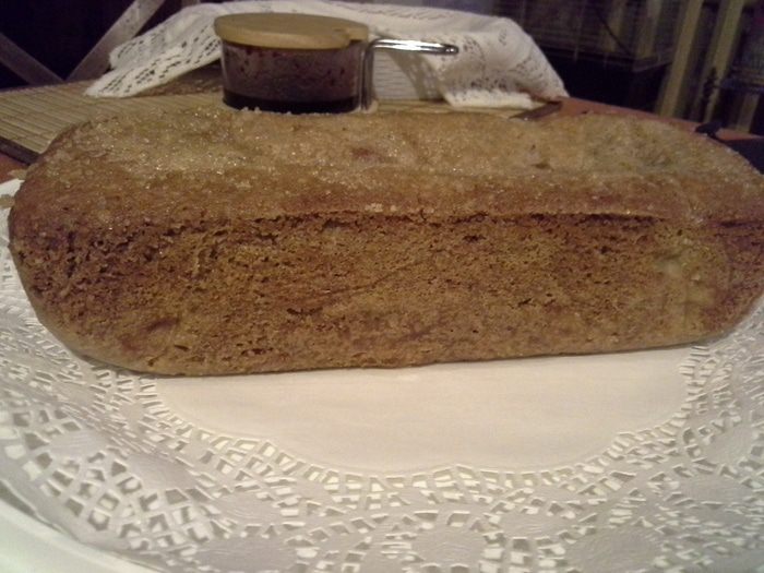 Кекс с виноградом и карамельной шапочкой