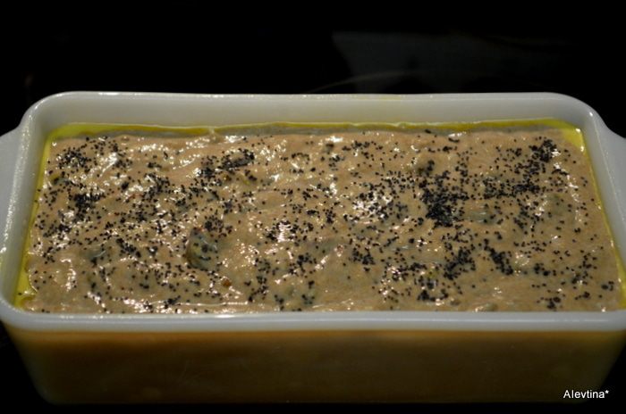 Кекс с семенами и орехами