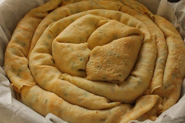 Блинный луковый пирог