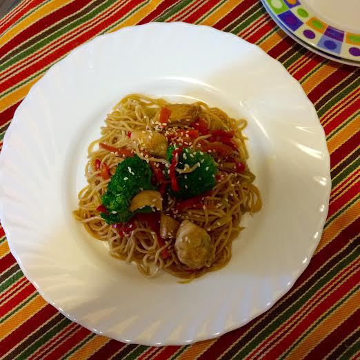 Лапша с курицей и овощами