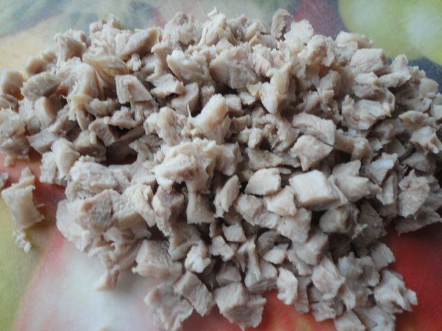 Салат с ягнятиной и яблоком со сметанной заправкой