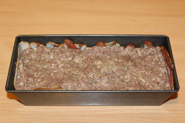 Террин мясной с печенью, курагой и грецким орехом