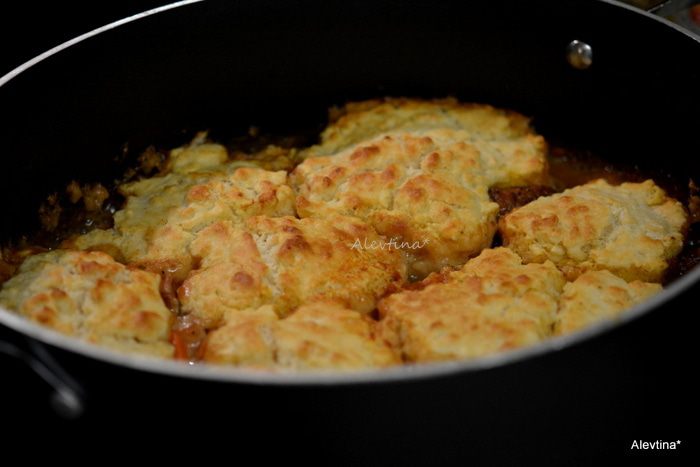 Кобблер с говяжьими ребрышками