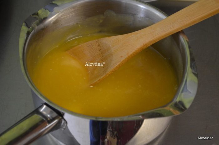 Фунтовый пряный кекс с апельсиново-ромовым соусом