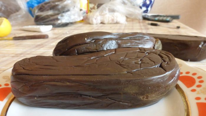 Соленые баклажаны с чесноком, морковью и пастернаком