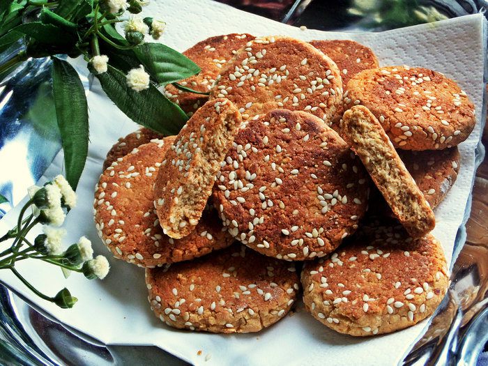 Кунжутное печенье на жареной муке