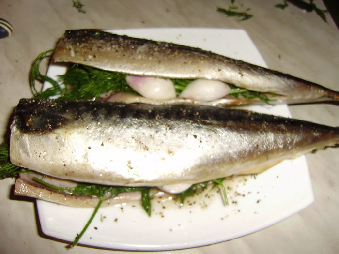 Запеченная скумбрия с укропом...