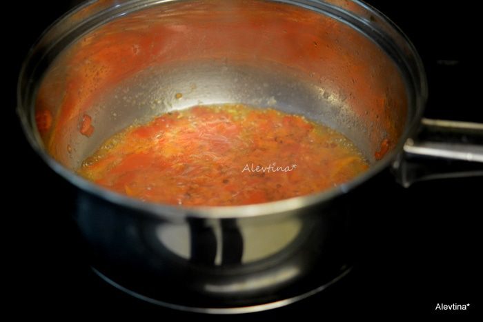 Фрикадельки с фисташками из индюшатины под апельсиновым соусом