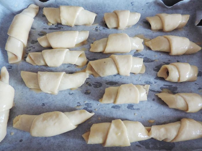 Рогалики с маком и яблоками