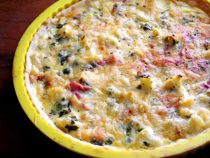 Киш с курицей, ветчиной и овощами