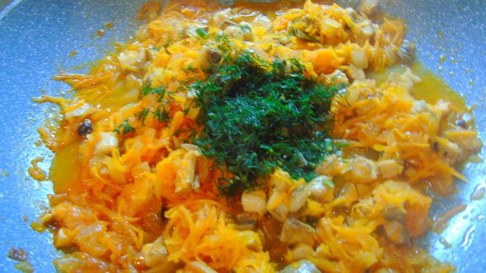Пряная закуска с жареной малосольной сельдью 