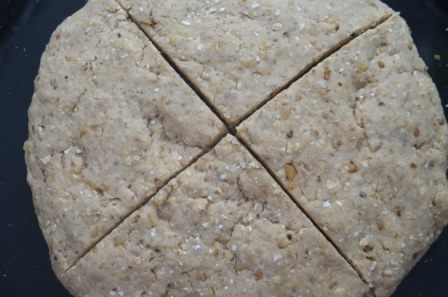 Ирландский содовый хлеб с пармезаном и грецкими орехами