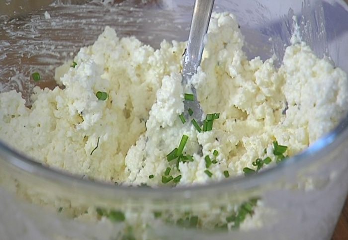 Эклеры с начинкой из творога и зелени