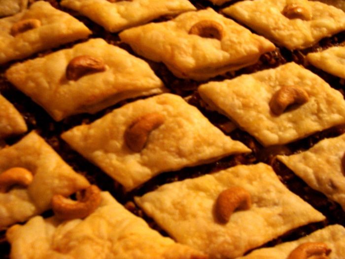 Пахлава с финиками и курагой