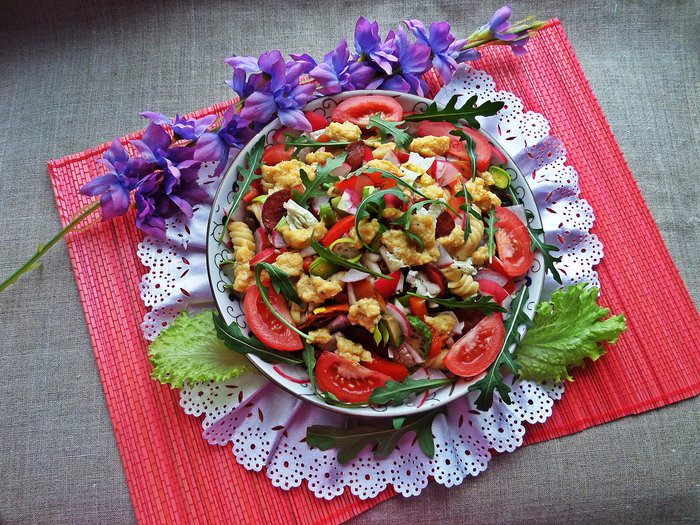 Праздничный салат с пастой