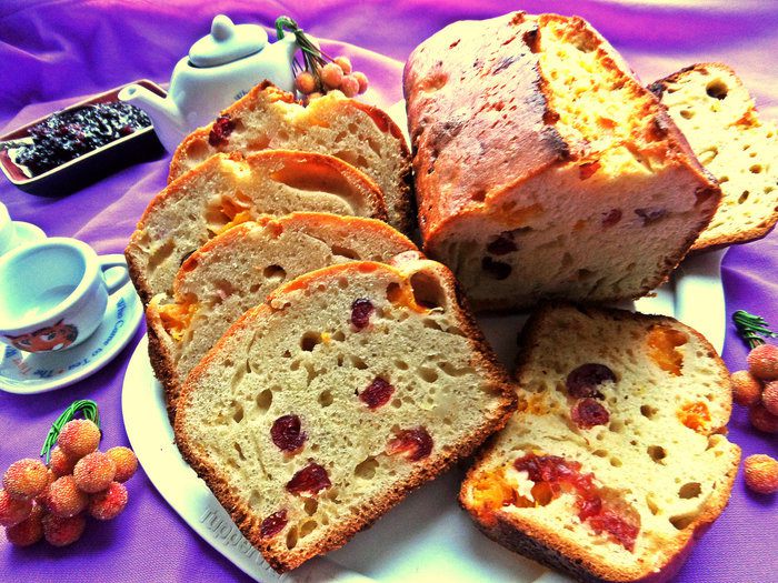 Кекс на сметане с мандаринами и клюквой
