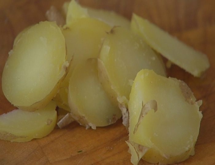 Салат из рыбы, картофеля и свеклы 